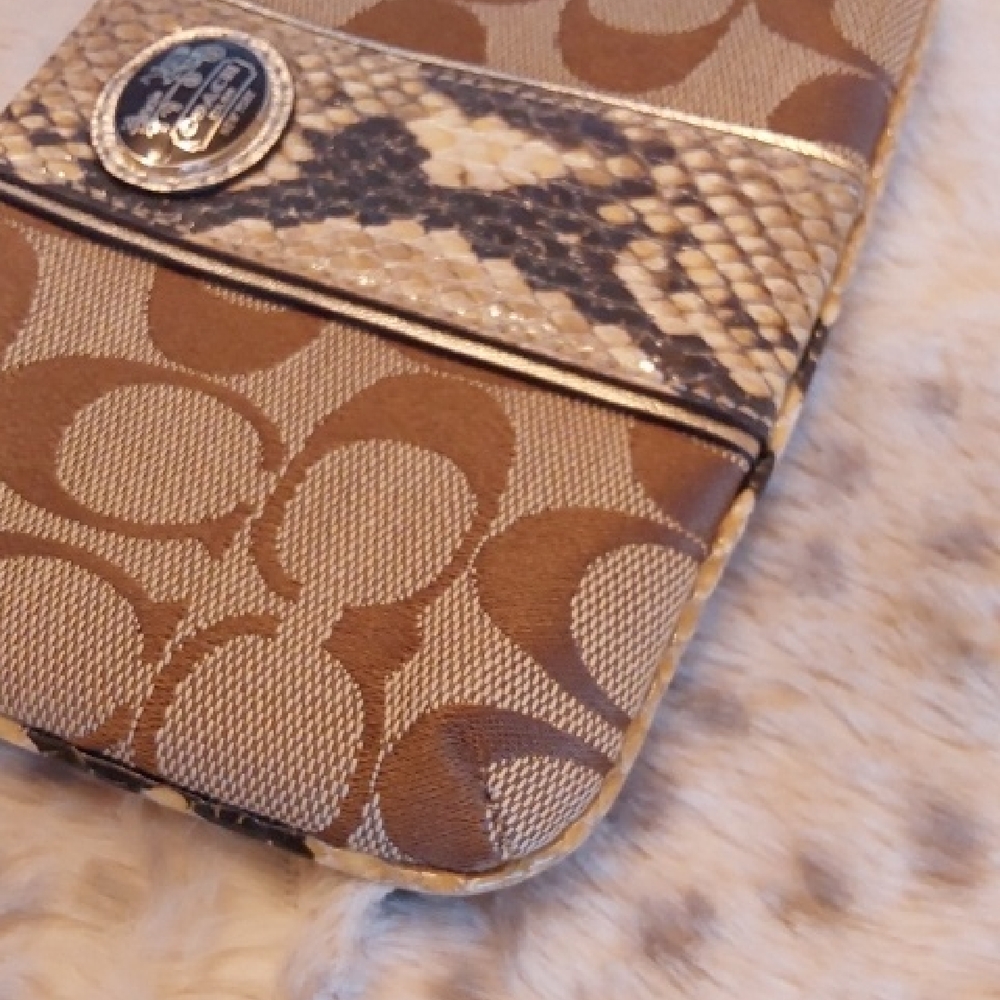 Coach Limited Edition Signature Collection Python Canvas Wrislet - Picture 8 of 11